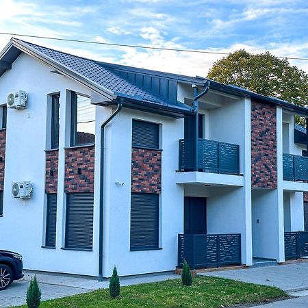 Kiko Apartmani Lux 즈레냐닌 외부 사진